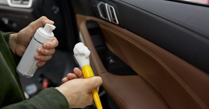 Araç Tavan Döşemesi Nasıl Temizlenir? Araç Tavanı Ne ile Silinir?